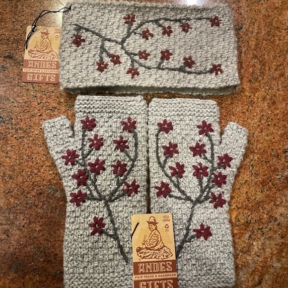 Andes Gifts Handmade Grey Floral Fingerless Gloves, Wrist Warmers & Headband main image 10
